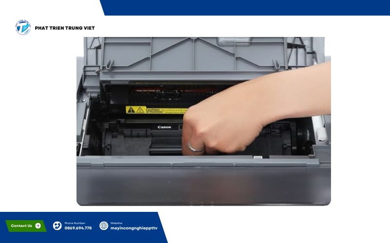 Thay hộp mực máy in Canon 2900 bước 2